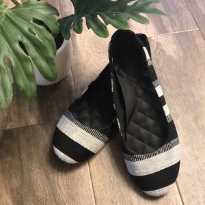 Super comfy Reef Tropic Shoes. Size 8.5.